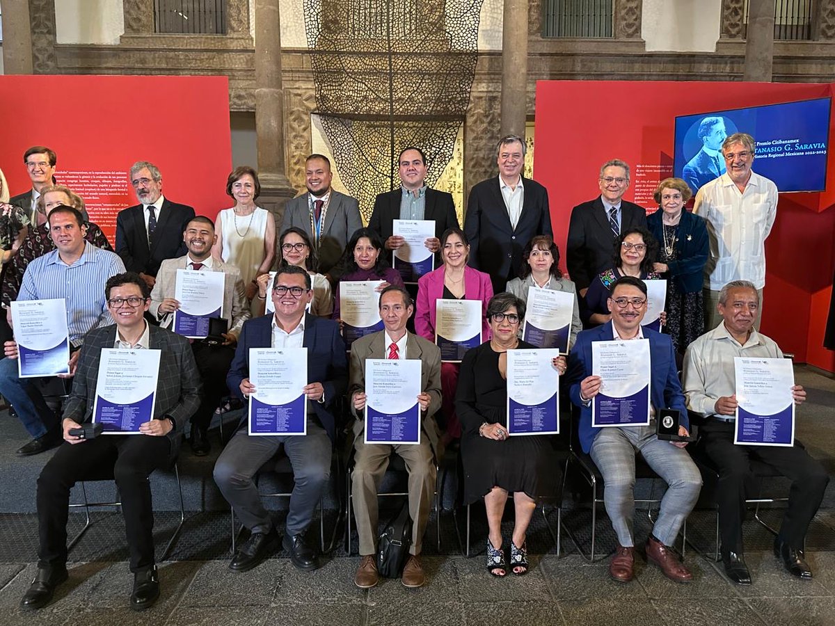 #DivulgaCIESAS ✍️ Laura Olivia Machuca, investigadora del @ciesaspeninsula, y Selvin Johany Jerónimo Chiquín, #EgresadoCIESAS, fueron galardonados con el Premio Citibanamex Atanasio G. Saravia de Historia Regional Mexicana otorgado por @FomentoCulturAC. 👉 bit.ly/3UIGxGN