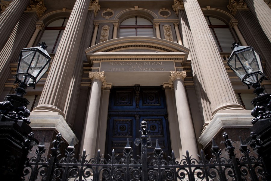Banco Central de #Argentina reduce tasa de interés del 60 al 50 por ciento xhtxs.cn/TaJ