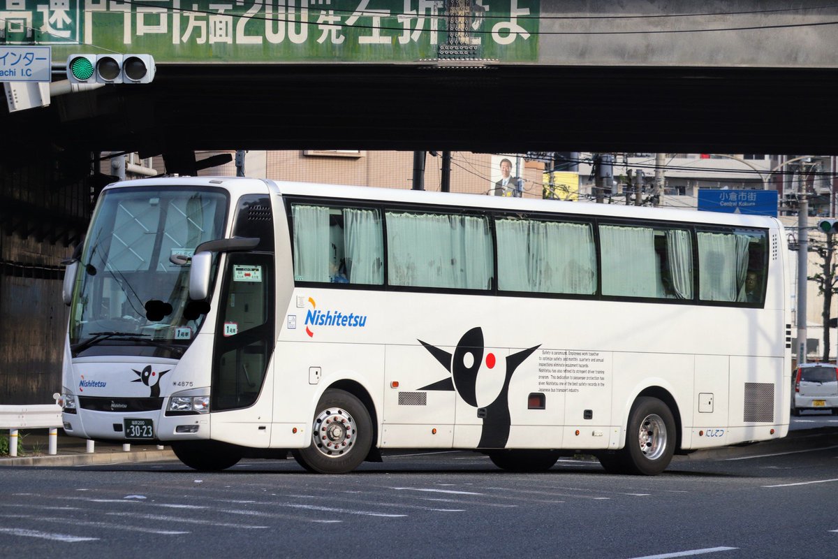 おはようございます。
今朝のどんたく号2台口。
年末年始の時のような4台口はないものの、白夜行複数台運行は今回も健在。

5/2 名鉄BC21:00発どんたく号福岡行き
1号車  4875
2号車  4873
(いずれも博多営業所)