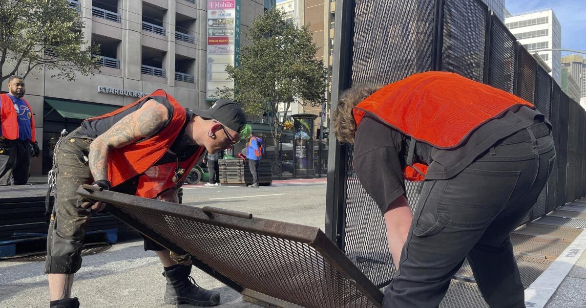 San Francisco shines as workers like Jason Jacobs prep the city for the APEC summit, hosting world leaders for the first time since 1945. #APEC2023 #SanFrancisco