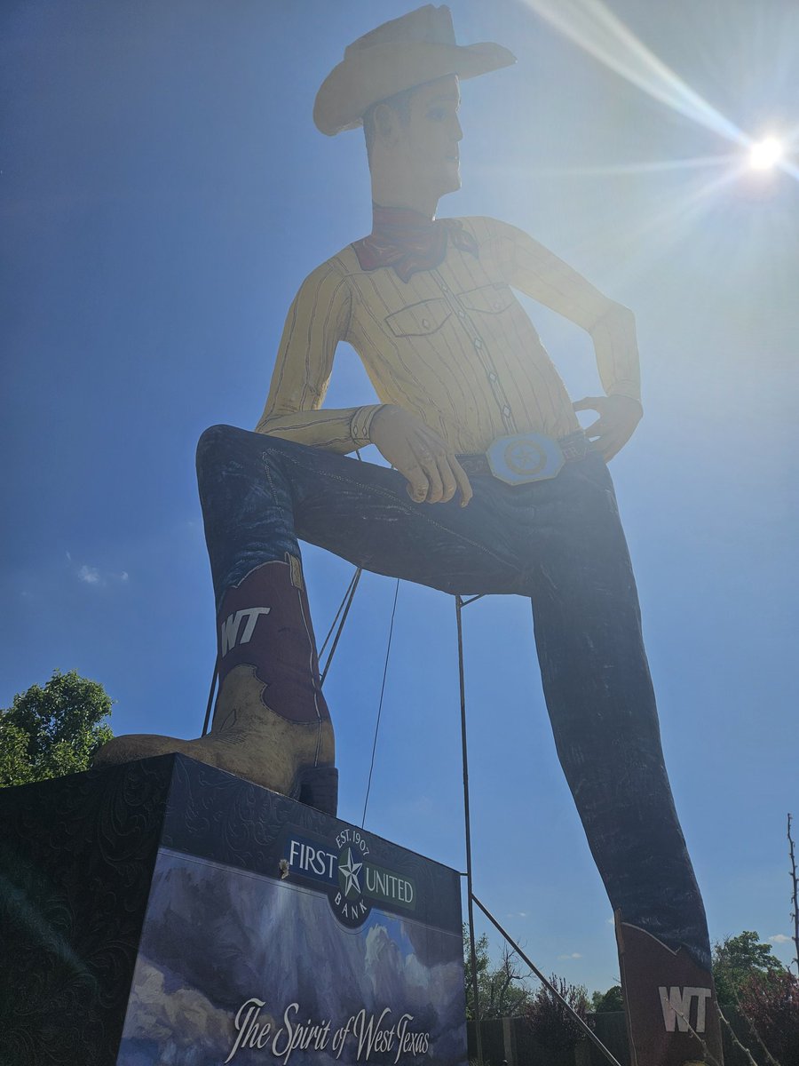 This is #TexRandall located in Canyon in the #TexasPanhandle.

Extremely grateful for this West Texas Sky and that I grew up with him looking over me.

Ya'll be good to each other.

It's a form of #BeefIntelligence 🤝🕶