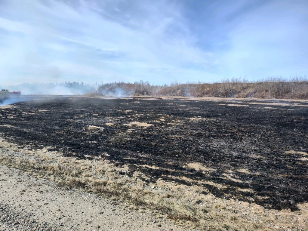 If you're 🚗 the Rich Hwy btwn NP & Fbks today, you may see smoke from the #RxFire at the Small Arms Complex. Firefighters burning the dead grass and 👀 to ensure it stays within the area slated for burning to reduce the wildfire risk on the military training range.