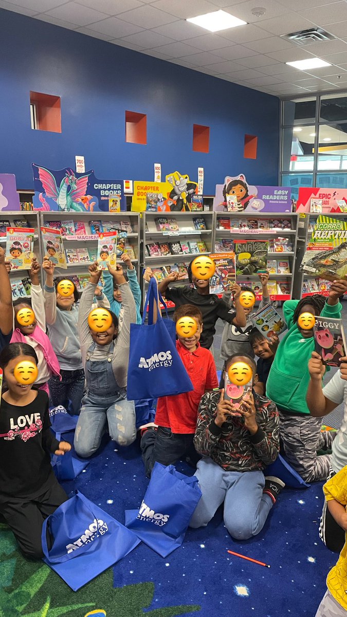 miss_shaw__'s tweet photo. Getting to pick out our very own books at the book fair AND an amazing multicultural night?! Best day ever at FLA!!! #RISDWeAreOne #FLAbuiltforthis https://t.co/bgR8S5UK1a