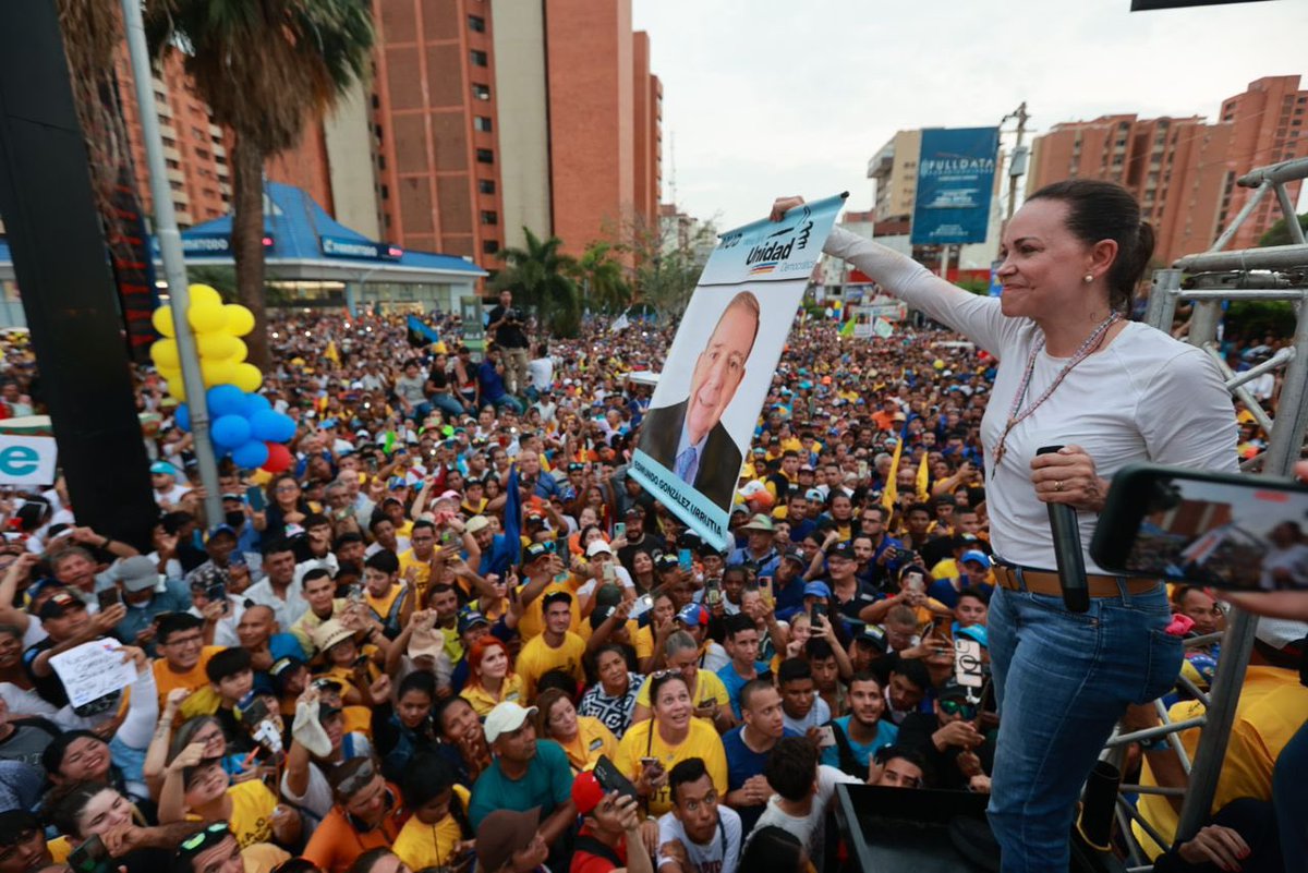 polianalitica's tweet photo. 🔵 Delsa Solórzano afirmó que el Zulia será determinante para el triunfo de Edmundo González Urrutia este 28Jul.

🗣️ Gracias, Maracaibo por tu lucha, por tu empeño, por abrir los brazos a la esperanza y recibir con tanta alegría a María Corina y a la unidad, dijo. https://t.co/MpmQMScLXe