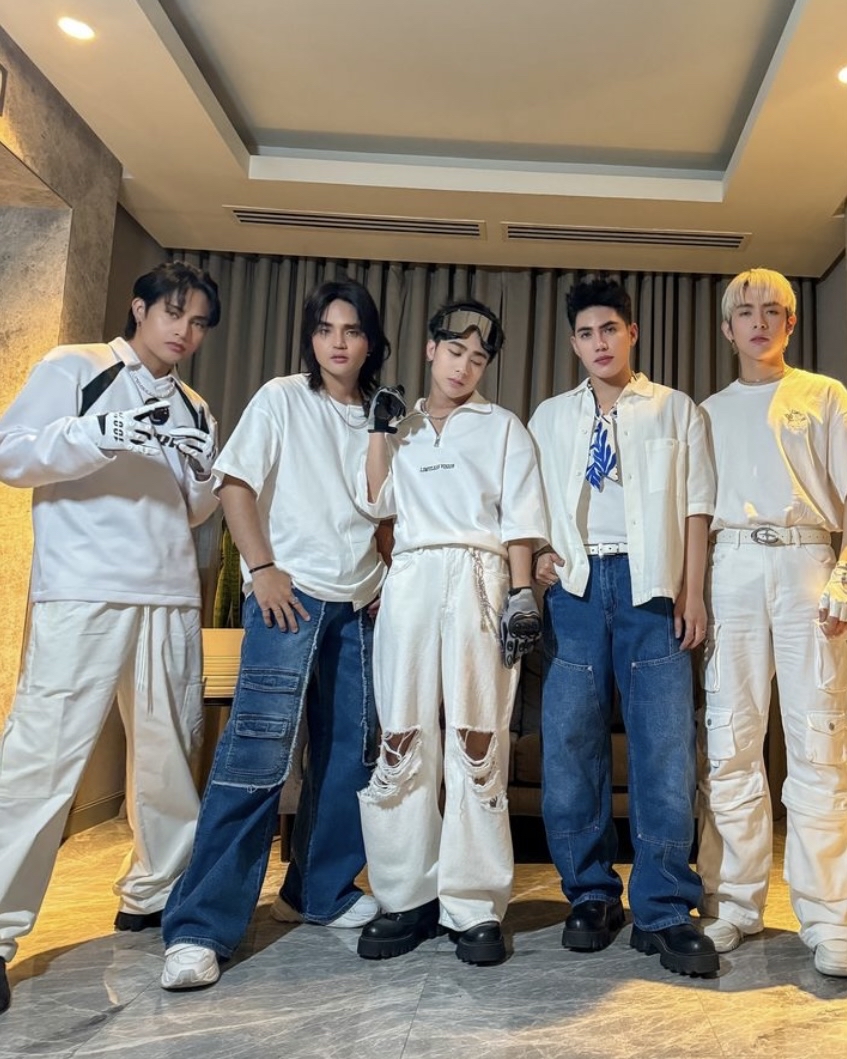 #SB19, dubbed as the P-pop Kings, shared a gratitude message to A'TIN for their unwavering support after recent challenges. Read full story: tinyurl.com/2usuyadm

Photo courtesy of @SB19Official