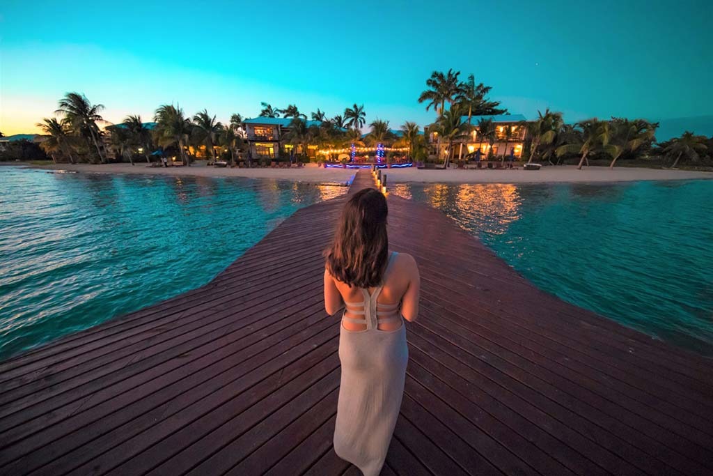 💕 Love is in the air at Chabil Mar! Stroll hand-in-hand on the beach or explore Placencia's charms. Our villas provide the perfect base for your Belize love story. #CouplesGetaway #RomanticEscape #Belize