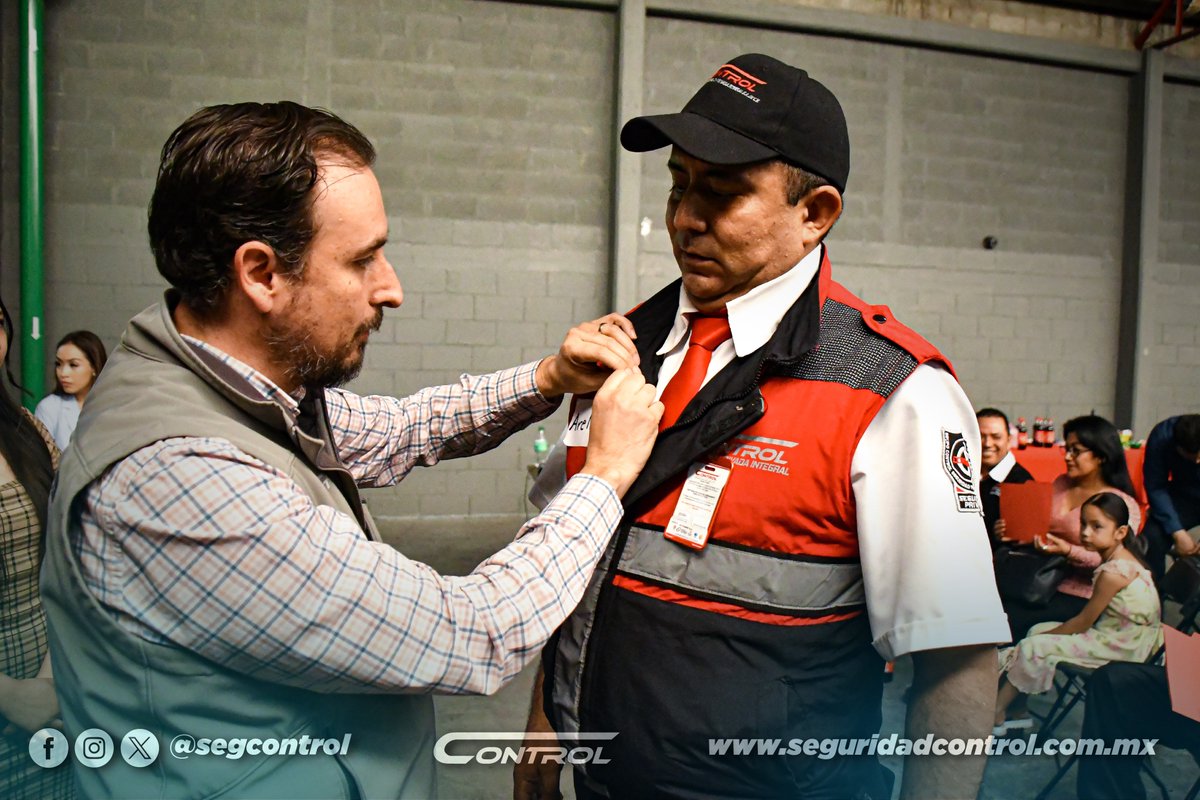 segcontrol's tweet image. En nuestra práctica Héroes Control reconocimos a varios de nuestros guardias por su esfuerzo, dedicación y compromiso. ¡Porque en Control si reconocemos a nuestros Guardias! ¡Muchas felicidades a nuestros reconocidos! #HéroesControl #GuardiasControl #ControlSeguridad