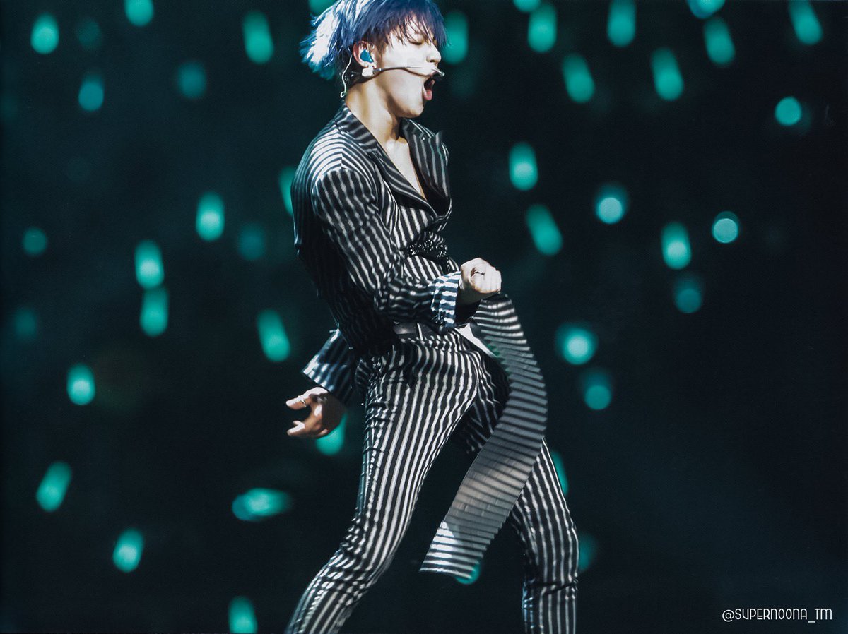 A couple of notes on Taemin’s Nippon Budokon jumpsuit: it had armpit gussets but no crotch gusset. The fabric must have been extremely stretchy to be so tight. He also had a large commodity pleat in back to allow for movement, but it caused his garment chest to gape. +