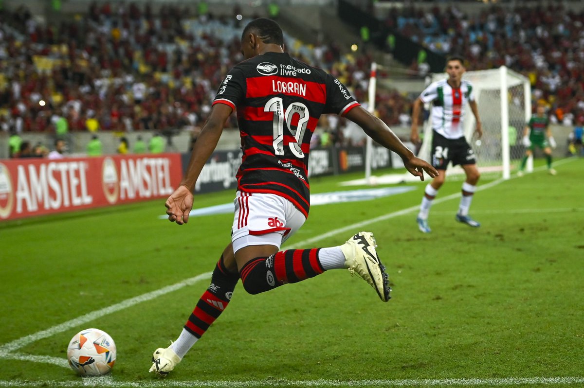 ColossoFlam's tweet photo. “Lorran é jogador de futebol. Lorran joga muito. A gente já está trabalhando com a direção no sentido de ele colocar o pé no chão. É jogador grande”.

- Tite https://t.co/v00GGAxM3u