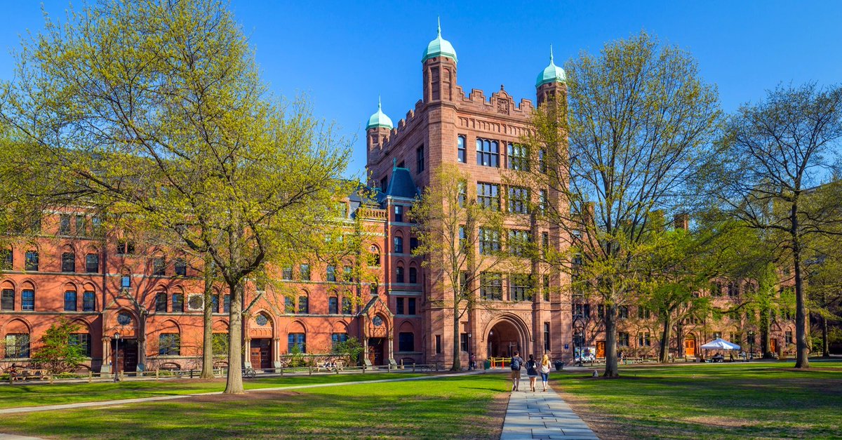 The process of admission to colleges and universities in the United States is constantly changing. 📌 Here are five of the most important new trends in college admissions that college-bound students should be aware of. tinyurl.com/29qhkq8u