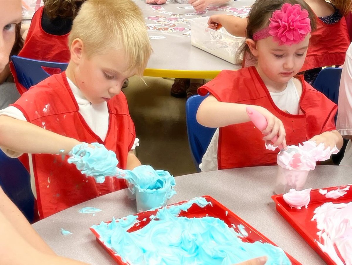 Sara Consdorf tweet media