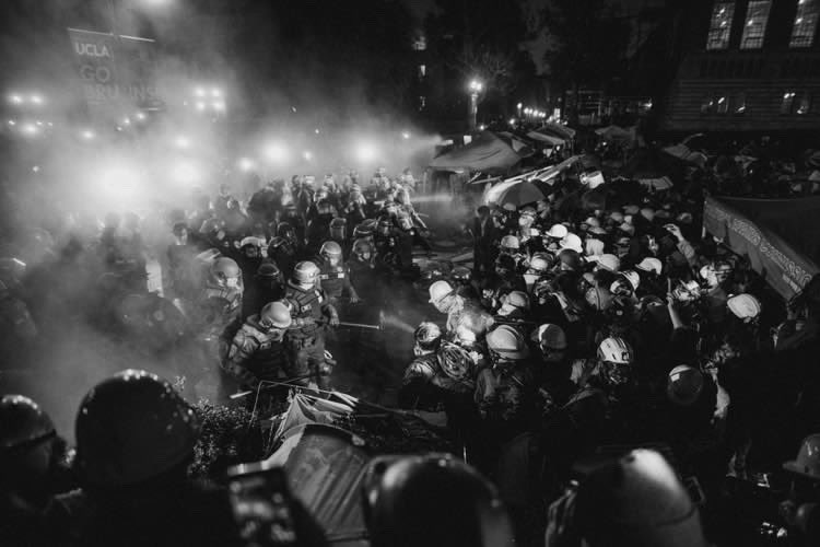 My friend J.W., photographer extraordinaire — some of you may know him from the WGA picket lines — took these last night at UCLA. 

Images courtesy of and  ©️J.W. Hendricks.