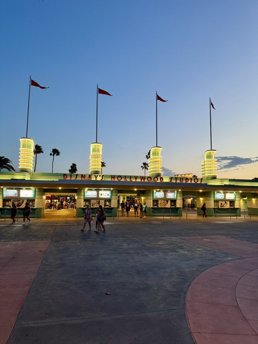 Rope dropping Hollywood Studios at 8:15 pm!

#WaltDisneyWorld