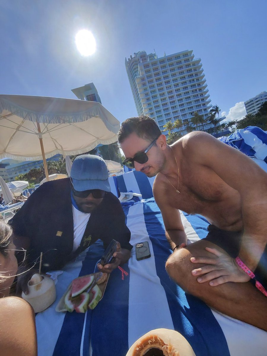 In Miami you do AI demos on the beach with @iamwill @focusyourideas @huggingface