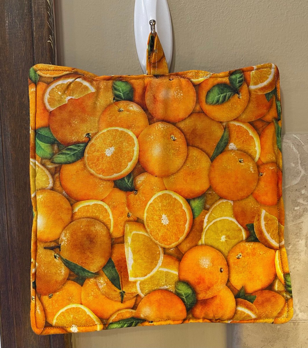 Orange Pot Holders available. 🍊🍊 foreverhomequilts.etsy.com/listing/171370… #kitchen #etsy #potholders #oranges #fruit #home #cooking #baking