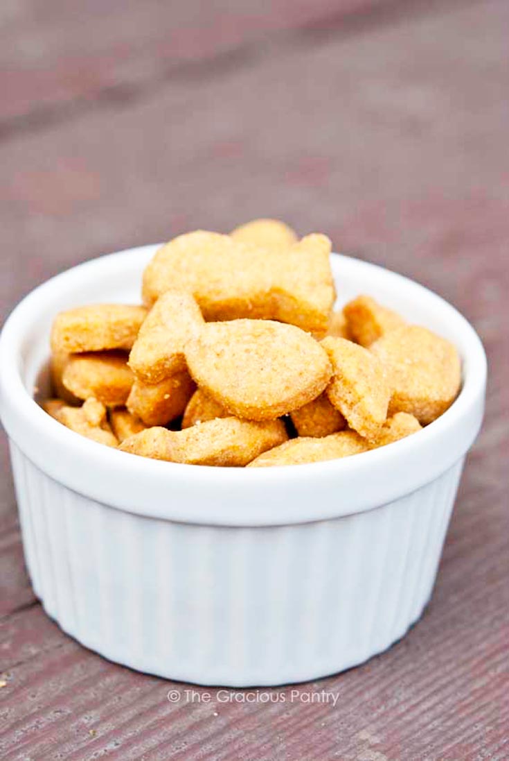 Goldfish Crackers Recipe @graciouspantry thegraciouspantry.com/clean-eating-g… #NoAddedEggs #AfterSchoolSnacks #Snacks #SchoolLunches #IngredientsRecipes #Vegetarian #Snacks