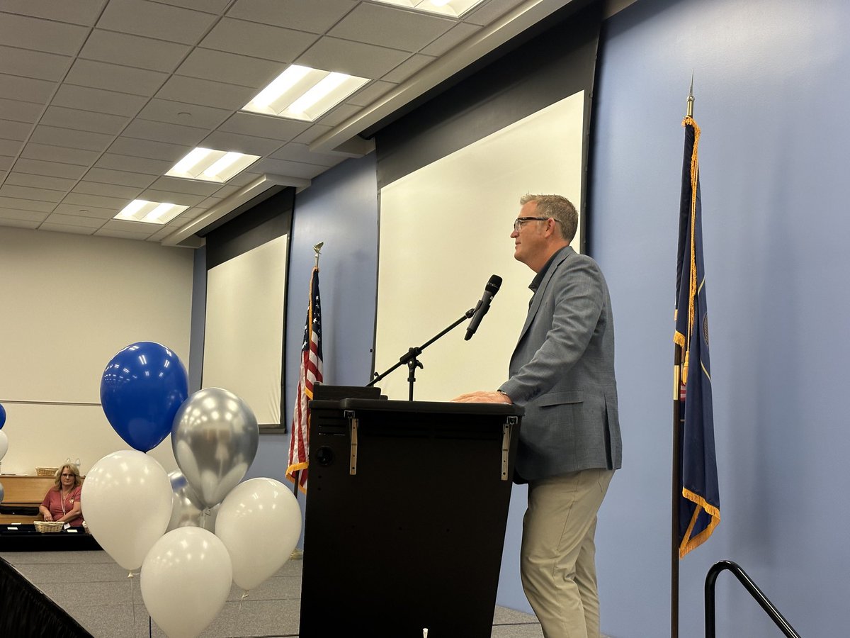 Tonight, Canyons Superintendent Dr. Rick Robins celebrates students who have worked hard and dug deep to achieve personal and academic goals. Congratulations to all of the 2024 honorees!