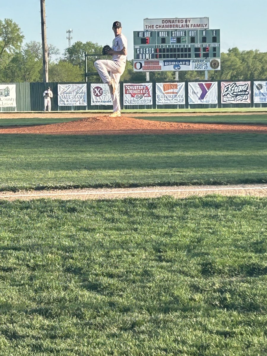 BeatriceHigh's tweet photo. District baseball action - LETS GO BIG O!! https://t.co/V0b16jgJ43