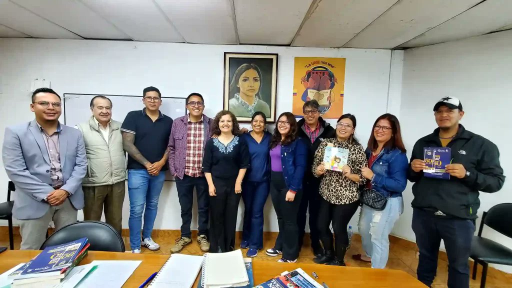 🧑‍🏫Entrelazando el arte, el juego y la salud con docentes de #UNE Ecuador. ➡️Nos centramos en reconocer la #RAM desde el enfoque #UnaSalud con los materiales de la #AlforjaEducativa. Estableciendo un puente entre Salud y Educación. Lee la crónica 👉🏼bit.ly/4dmtvWI