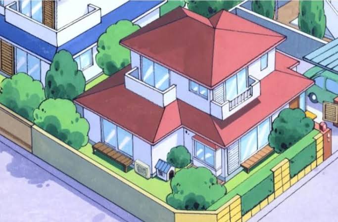 Rumah keluarga nohara paling mewah diantara MC anime setipe lainnya. Punya garasi, teras ada dua.