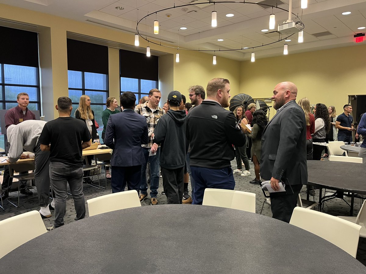 The 2024 seniors attended the Grad Reception today! Seniors were able to meet local alumni, take a professional headshot and mingle among their classmates!

Graduation is only 2️⃣ days away #OUAlumni