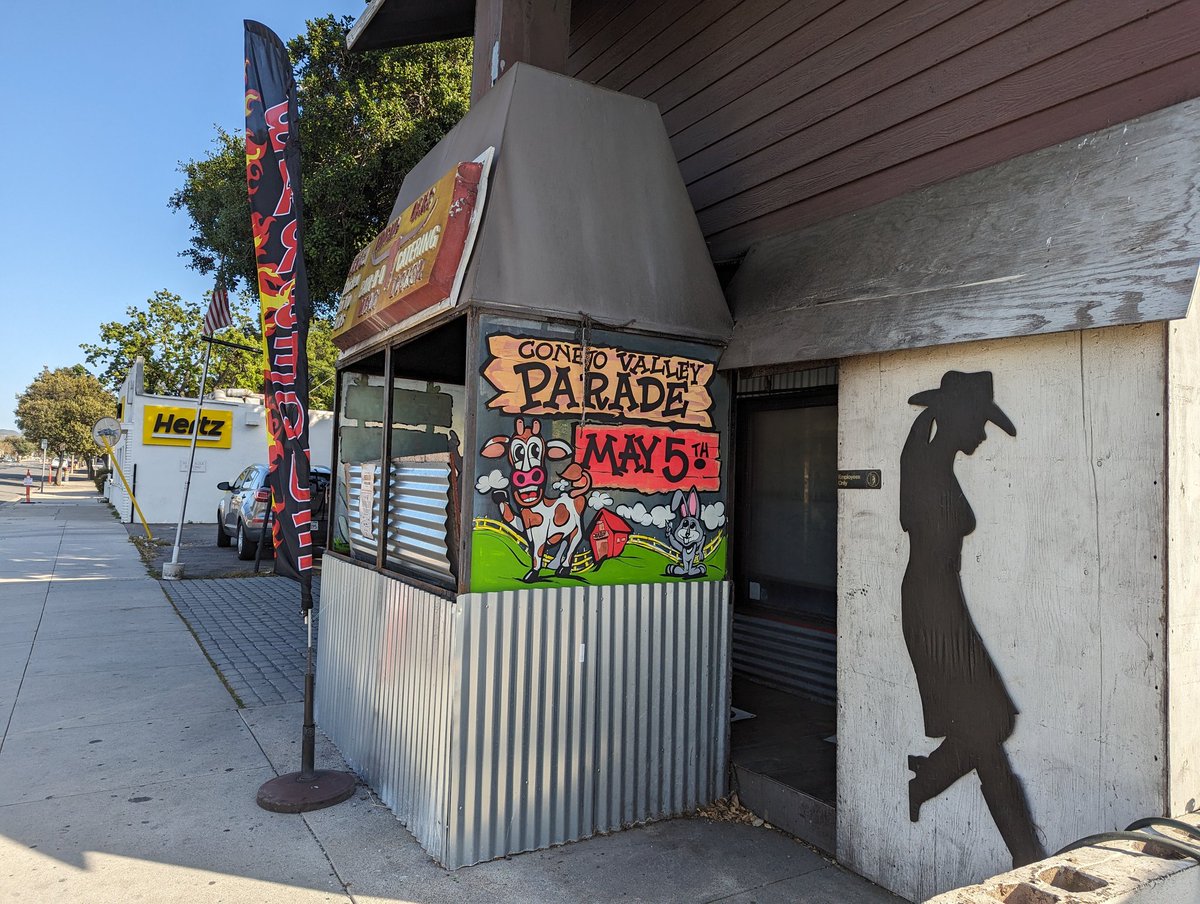 Stopped to pick up dinner at TO Meat Locker and saw this window painting for the parade on Sunday. It's another tradition from 'The Good Old Days.' I'm told all the businesses along the boulevard used to paint their windows as part of a contest.