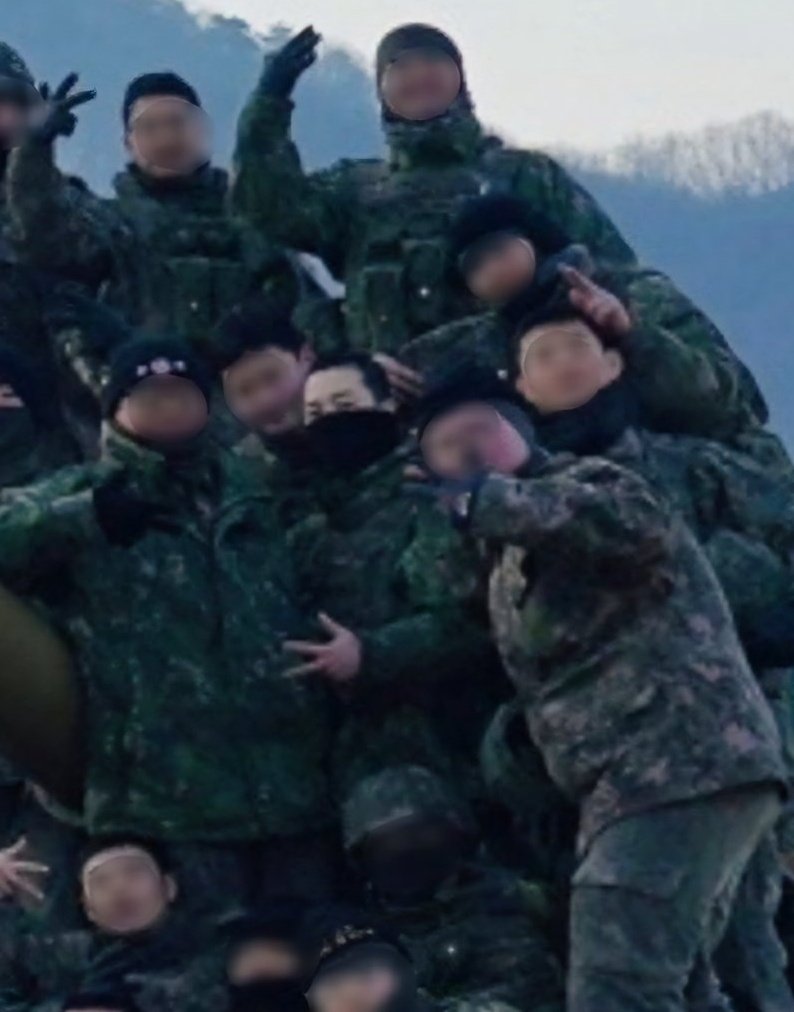 군대서도 '잇보이'..방탄소년단 지민
늠름한 𝗞𝗖𝗧𝗖 훈련 사진 공개

🔰 naver.me/GsPvVxpF

#JIMIN #ParkJimin #지민 #ジミン