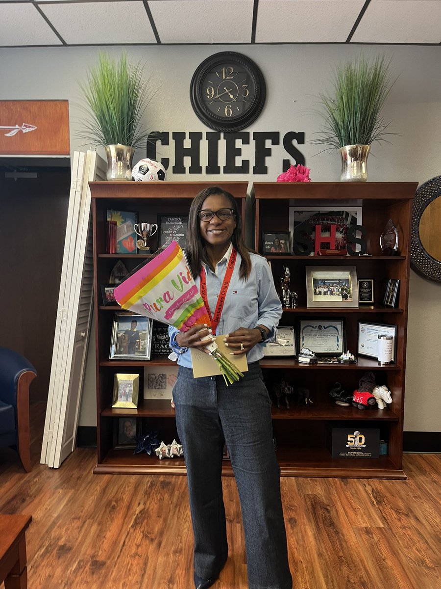 I wanted to wish <a href="/Prin_Robinson/">Tameka Robinson</a> a happy School Principals Day! Your hard work and dedication always has the Chiefs on top!🔴⚫️🔴⚫️ <a href="/SantalucesHS/">Home of the CHIEFS!</a> <a href="/ajlescas/">☀️Amanda Lescas ☀️</a> <a href="/w_mawali/">W_Mawali</a> @BrianKSiegel1 <a href="/southPbcsd/">SouthRegionPBCSD</a> <a href="/RachelCapitano/">Rachel Capitano</a>