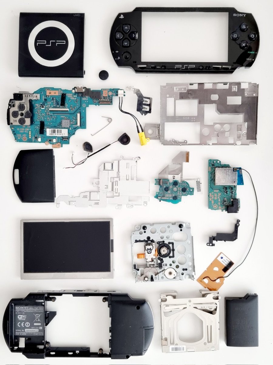 Disassembled PSP-1000.