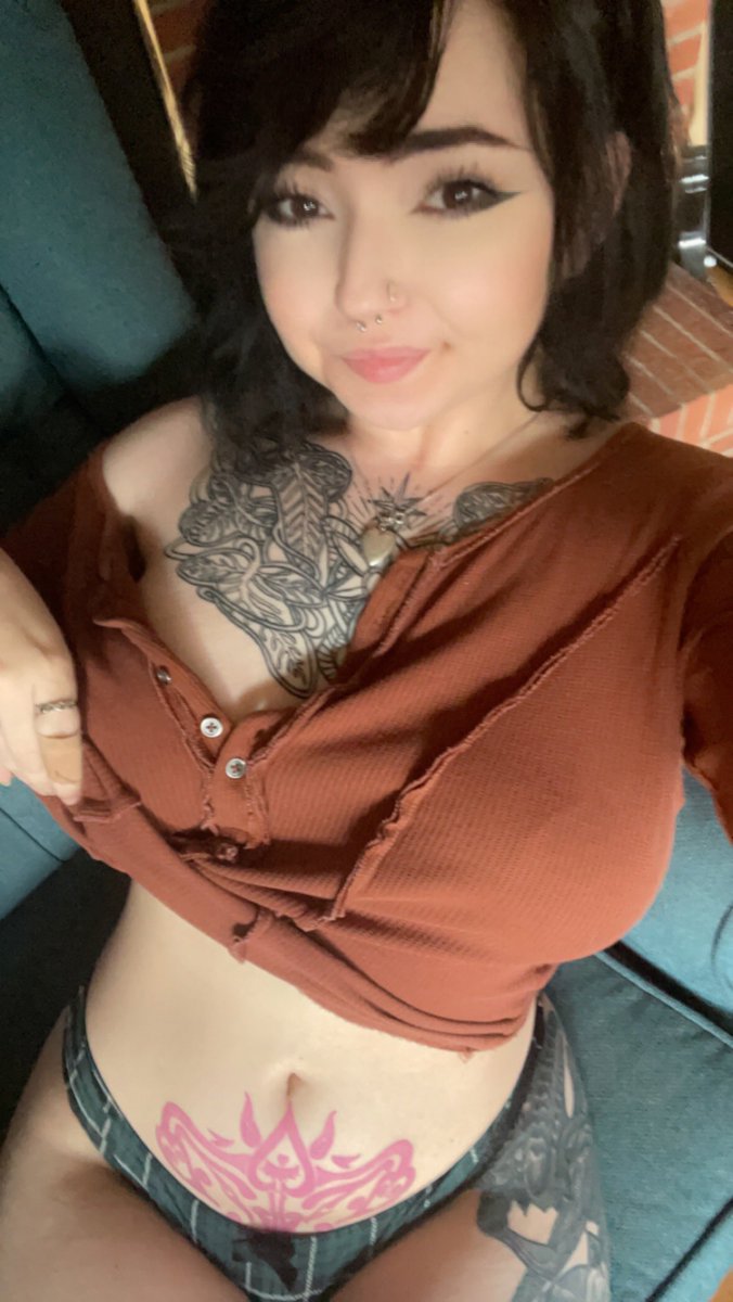 plushiesuccubus's tweet photo. Is it too late for birthday belly rubs? https://t.co/yt0sgSIp3K