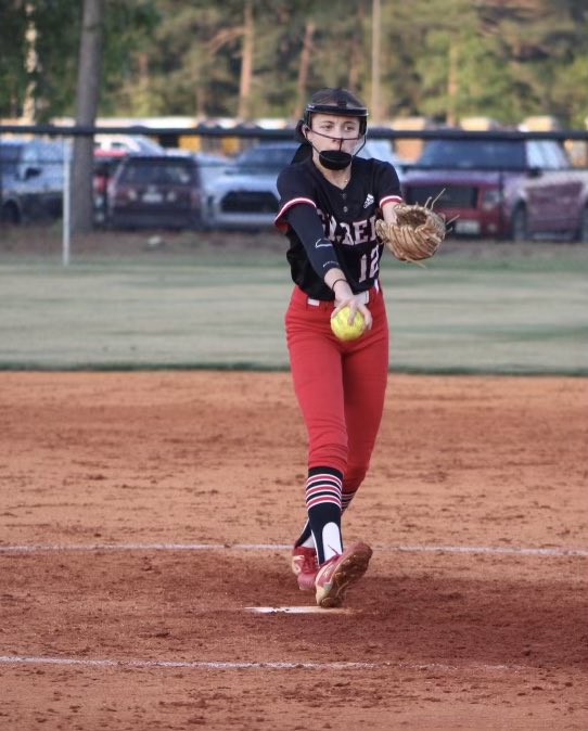 Congratulations to Ainsley Minchew for breaking Gilbert High Schools Lady Indians Softball all time record for most strike outs in a game last night!  She struck out 18 total batters in Gilbert’s playoff win of 2-1 over Darlington.  Great job young lady!  #8thgrade @GHSIndiansSB