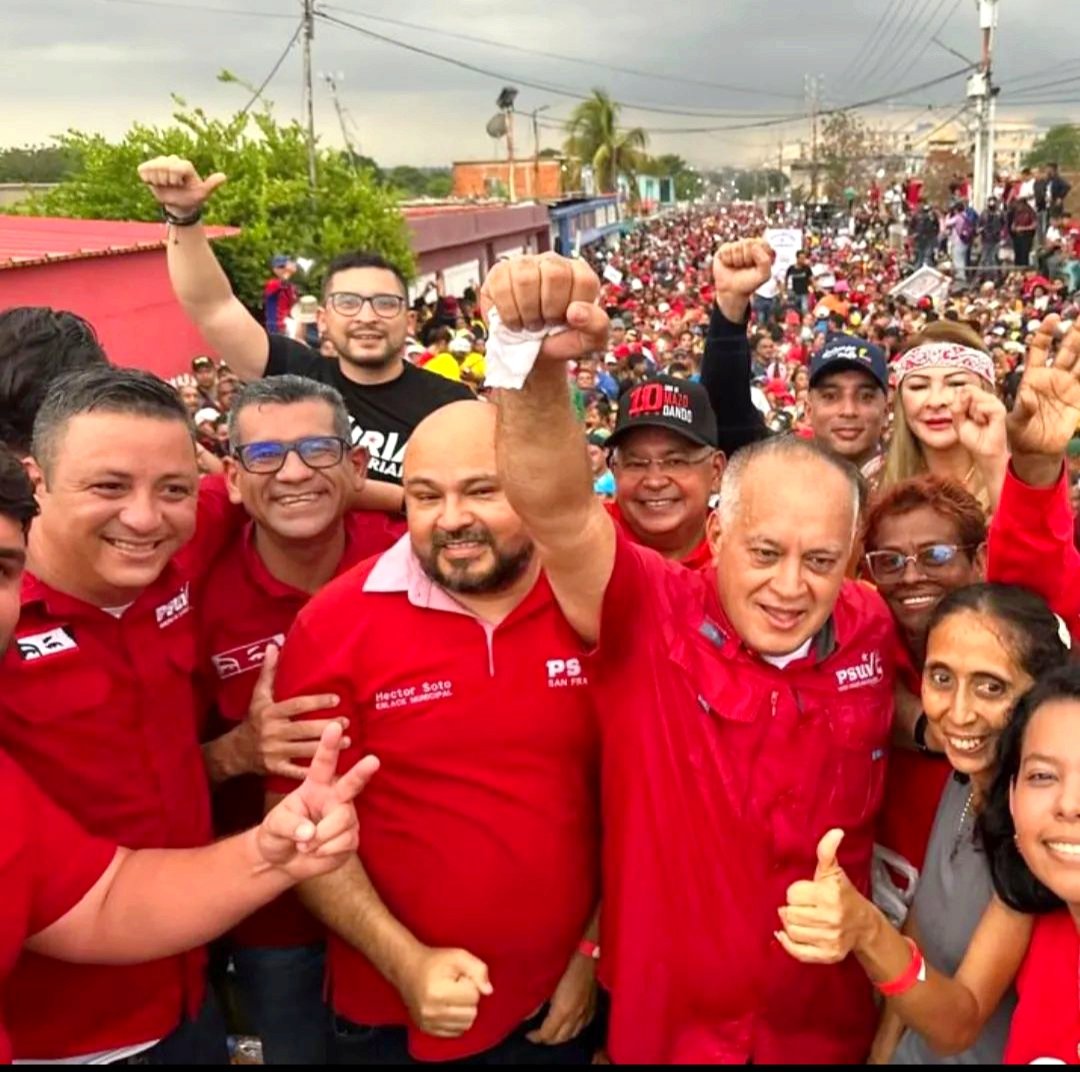 Las fuerzas revolucionarias se movilizaron nos mantenemos en la calle cuánto calor patrio de mis hermanas y hermanos y manifestar nuestro apoyo irrestricto a la Revolución Bolivariana, liderada por el Pdte. Nicolas Maduro rumbo a la victoria segura. 

#BidenLevantaLasSancionesYa
