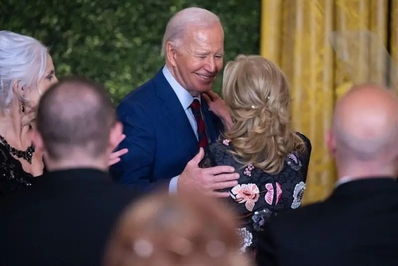 📸 @POTUS @JoeBiden and @FLOTUS @DrBiden at tonight's state dinner for the Teacher of the Year.

Isn't it great to have a First Couple who truly love and respect each other?

♥