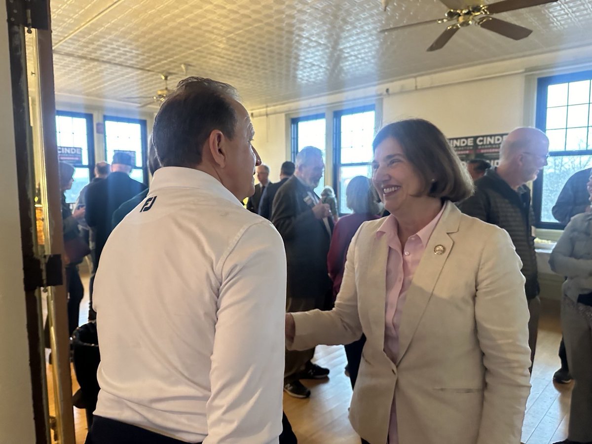 Thank you to all of the amazing supporters who showed up to our office opening in Concord today! What a great crowd of folks who are ready to work their hearts out to win back the corner office and build a brighter future for New Hampshire! 🔴➡️🔵 #NHPolitics