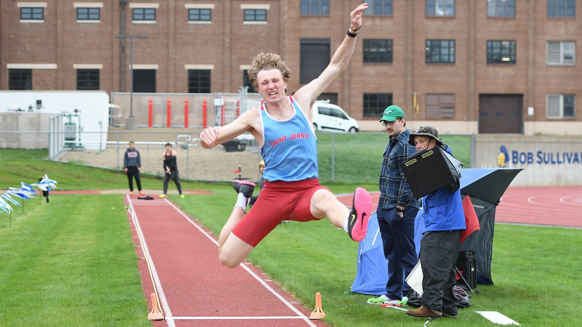Saint John's juniors Max Lelwica (pictured) & Anthony Thurk are second & third, respectively, following day one of the 17-man MIAC Decathlon held today at Carleton!

DAY 1 RECAP: gojohnnies.com/news/2024/5/2/…

#GoJohnnies #d3tf