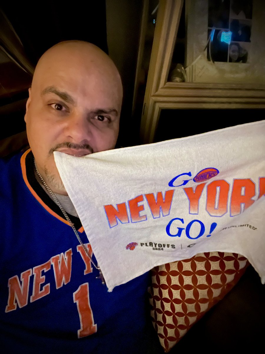 IT IS GAME TIME!!!!!! Let’s hear you #KnicksNation 👂 
It’s will be #KnicksIn6 🔥
#LetsGoKnicks 🧡💙🏀