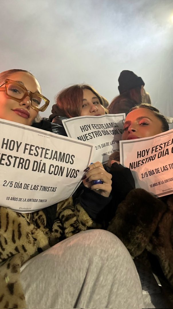 HOY FESTEJAMOS NUESTRO DÍA CON VOS

Las amigas de TINI por el día de los tinistas ❤️