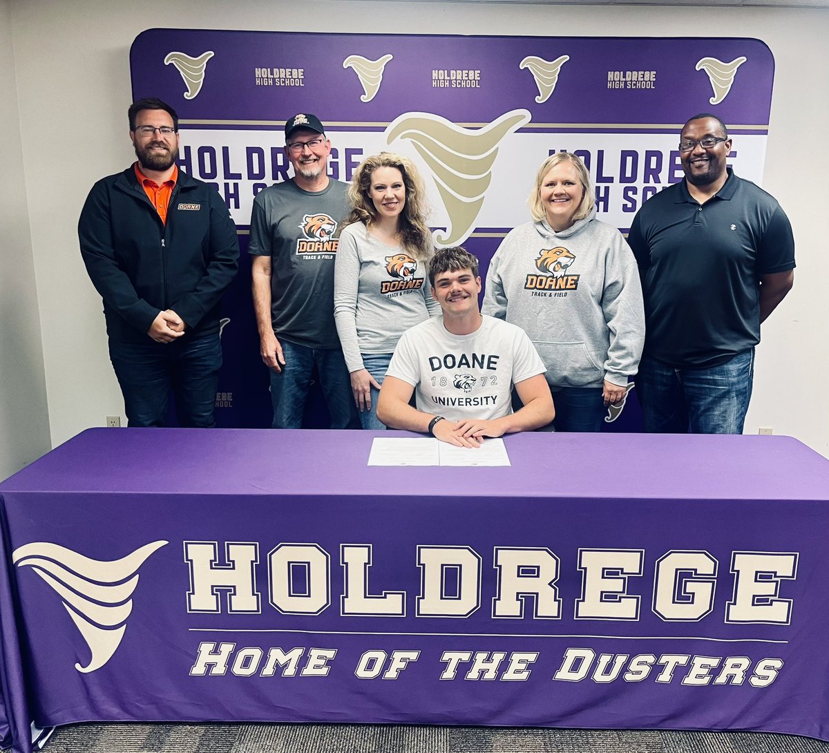a_melroy22's tweet photo. It’s always a great day to be a Duster and a Tiger! @DoaneTrackXC is getting a good one in Andrew! I will always be grateful for the incredible opportunities at Doane, and I’m pumped for Andrew and his family to have that same great experience! #dusterpride #skodoane https://t.co/wvVpKqe0A7