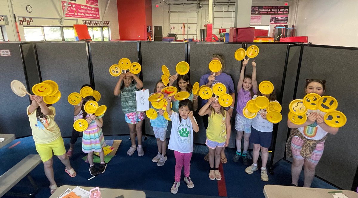 CONFIDENT GIRLS Have Heart💜Our theme this week is “I pay attention to what I feel and what I need” so we made homemade emoji puppets. Then we did yoga🧘‍♀️& practiced mindful breathing. Have a heart filled weekend!

fitwize4kids.com/ashburn/girls
#confidentgirls #fitwize4kidsashburn
