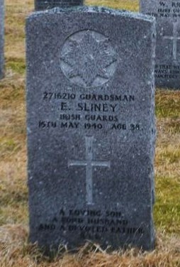 In May 1940 the 24th Guards Brigade🇬🇧 were tasked to defend Bodø🇳🇴. On 15th May the troop ship MS Chrobry carrying the 1st Irish Guards was bombed with heavy casualties, one of whom was Edmond Sliney from Carrigaline Co Cork🇮🇪, who died aged 38 & was buried in Harstad Cemetery🇳🇴.