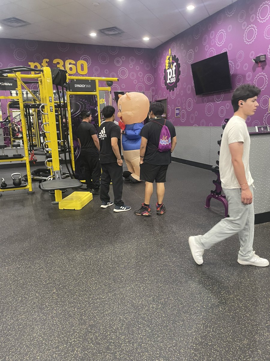 tf going on at my planet fitness😭😭😭??