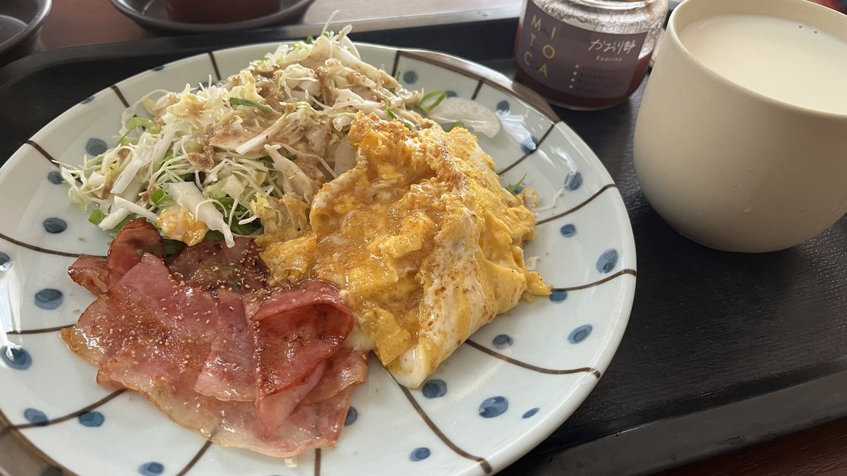 ハイサイ〜
おはようございます☀️

GW後半ですね。

お仕事の方、お疲れ様でございます🙇‍♂️
ご無理なさらずに。

お休みの方、良い休日を😌

自家製焼きたてパンで遅めの朝食🍞