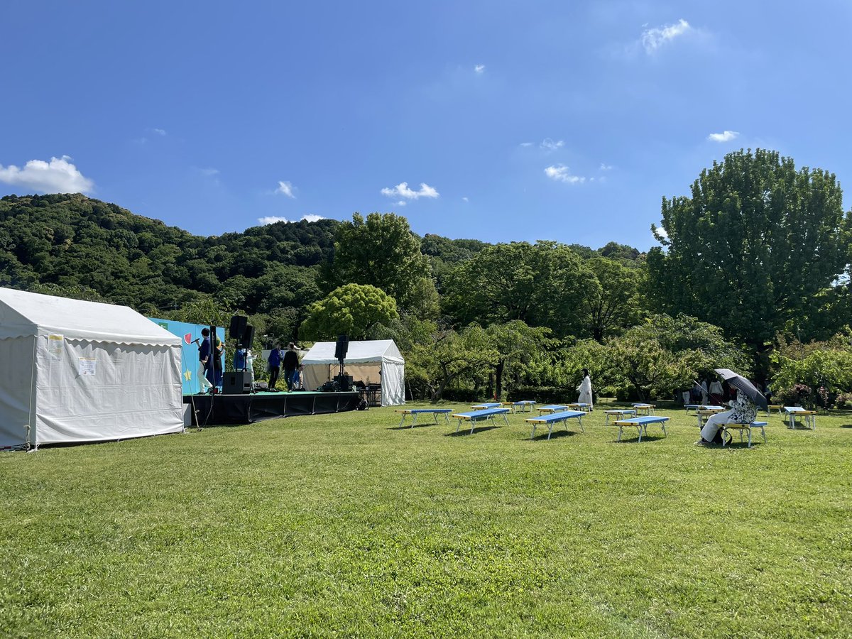 今日はまいこアカペラライブ！ 天気も良くて気持ちいい☀️ （誰もいませんが写真はリハーサル中です🤣）