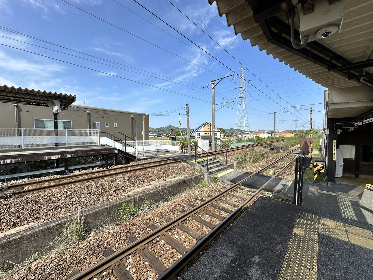 某駅の看板を撮影しに来た。 本日の1件目。 これからどんどん福岡の山奥に向かいます。 少しでもあのコーナーが盛り上がるように…！