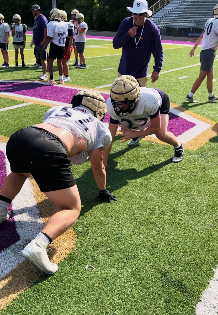 #Team118 strapped on pads for the first time this season and had a great, physical day of practice — first week of spring ball is in the 📚! #BJN // #FORWARD