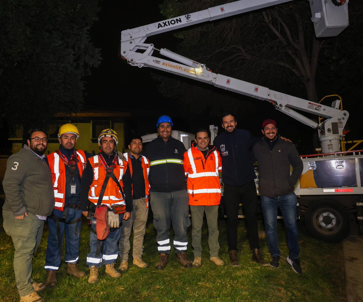 Iniciamos formalmente el recambio de las 4232 luminarias del sector Lo Errázuriz a tecnología LED, gracias al financiamiento del @Gob_Santiago. Seguimos ejecutando diversos proyectos en paralelo que nos permitirán tener a marzo del 2025 el 100% de los barrios de Maipú en LED 💚💪🏽