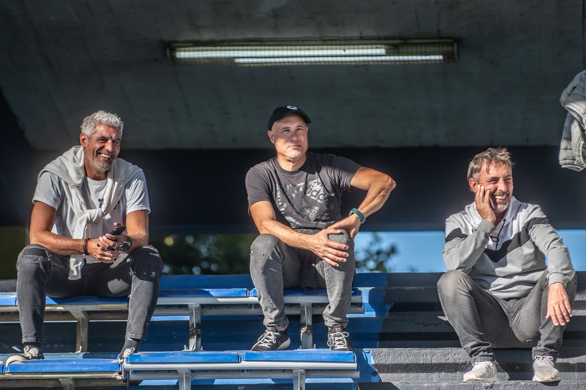 Cumbre de campeones internacionales 🌟🇺🇦🏆

'Tito' Bonano, 'Cui' Daniele y 'Chiri' Colusso presenciaron el entrenamiento de esta tarde en Arroyito