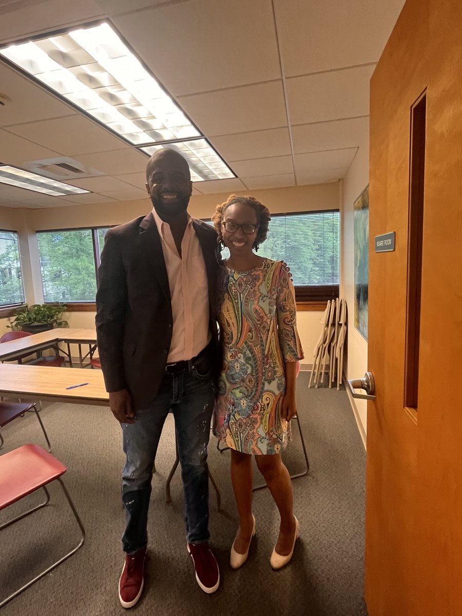 Just me w fellow ⁦@AmistadBooks⁩ ⁦@HarperCollins⁩ ⁦author ⁦@Bakari_Sellers⁩. His new book The Moment is a must read! But we still gotta talk about Wu Tang Clan getting left off his best-ever list. 😉🤨Thanks ⁦@SLCL⁩ for hosting this event.