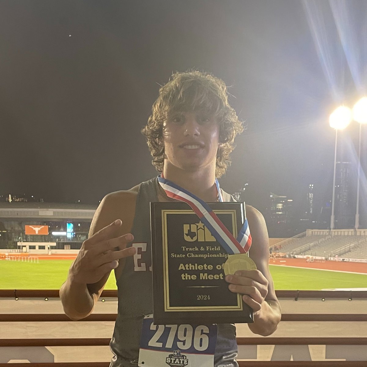 It's a TIE for GOLD! 🏆 Yoakum & Halletsville capture the Boys Conf 3A #UILState Track & Field Championship w/ 36 team points. 

🥇Noah Strohman (Holliday) named Athlete of the Meet after securing gold in the 3200m, 800m, & 1600m runs.