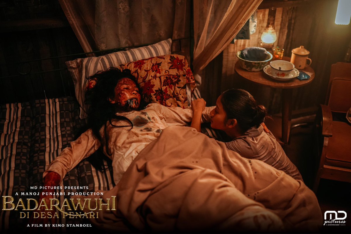 Ratih cuma mau sama ibu selamanya…

Sudah lihat keadaan Ratih dan Jiyanti di desa penari? Tonton Badarawuhi di Desa Penari di bioskop!

#Badarawuhi  
#BadarawuhiDiDesaPenari
#MDEntertainment 
#MDPictures